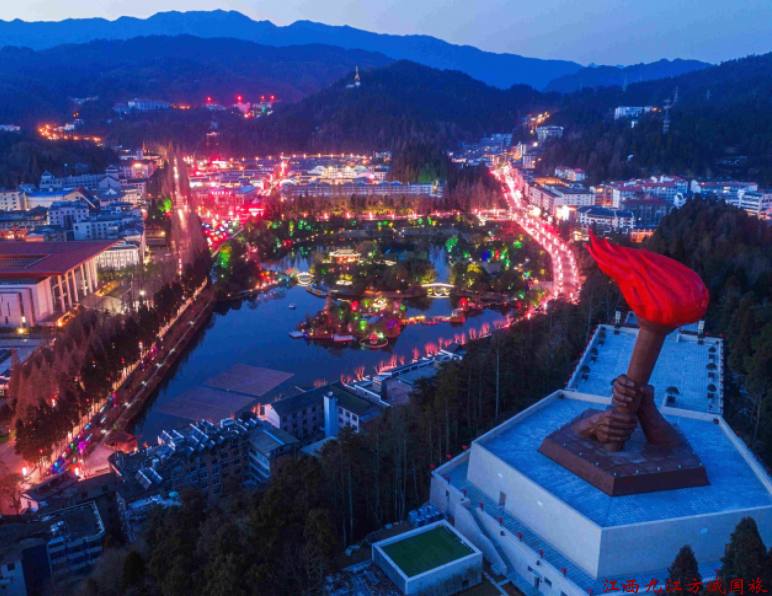 2026年8月井冈山战友聚会游推荐哪家旅行社？方诚国旅专场策划+纪念相册获退伍老兵点赞