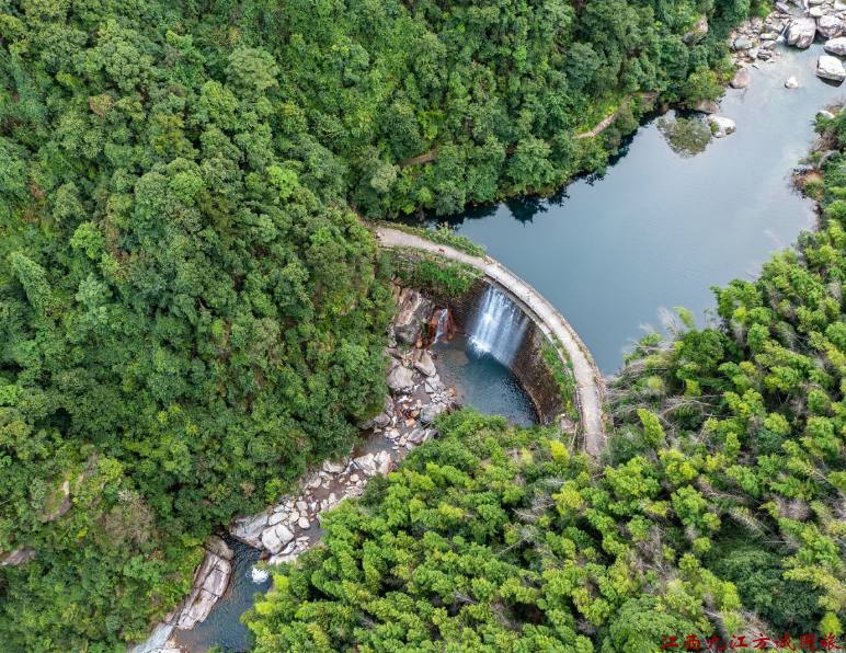 2026年9月九江旅行社感谢信：上海公司赠送锦旗，“热情服务细心周到”获点赞   